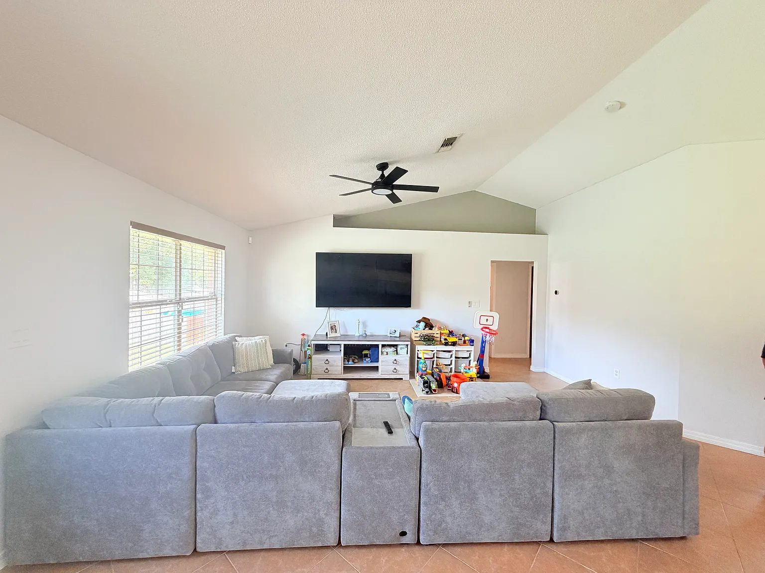 4 bed, 1812 sqft, $2,500 — Photo 4