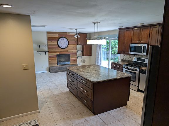 4th image of 408 Hopkins Rd