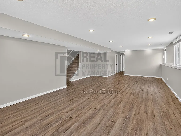 2305 NE Hanover Ct — Photo 28
