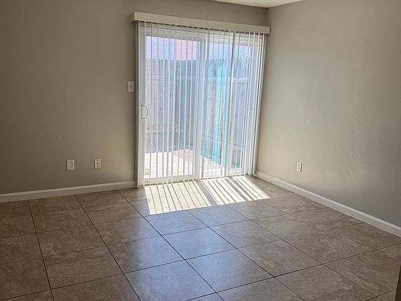 4th image of 4435-4465 Parker Ave #4435