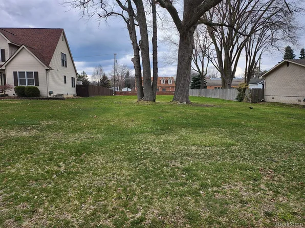 5515 Meadow View St, Sterling Heights, MI 48310