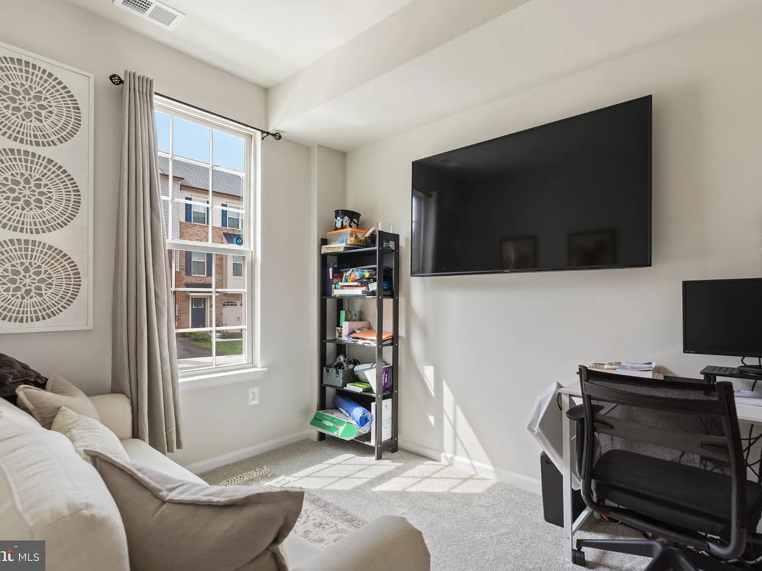 3 bed, 3.5 bath, 1383 sqft, $3,200 — Photo 4