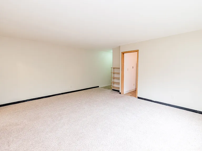 Laurel Terrace — Photo 28