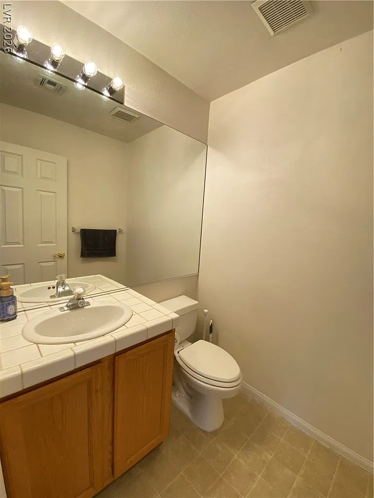 3 bed, 2.5 bath, 2118 sqft, $2,300 — Photo 3