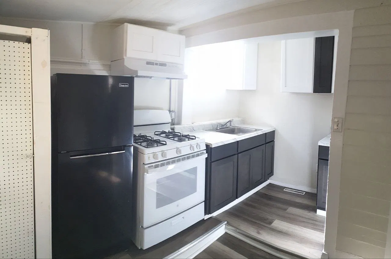 3 bed, 800 sqft, $1,550 — Photo 2
