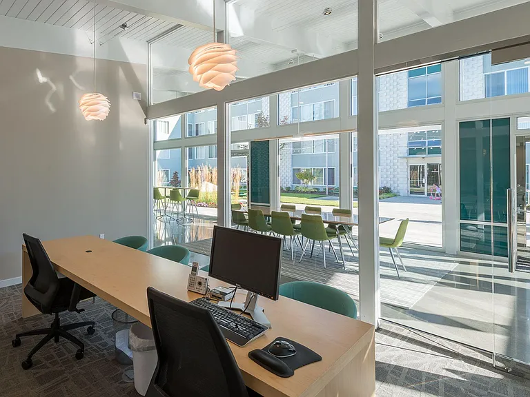 Main Leasing Desk