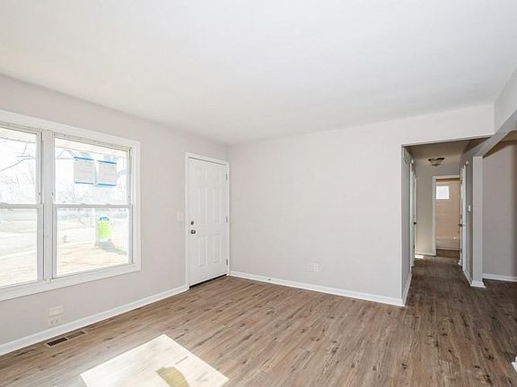 4th image of 2235 Grants Pkwy