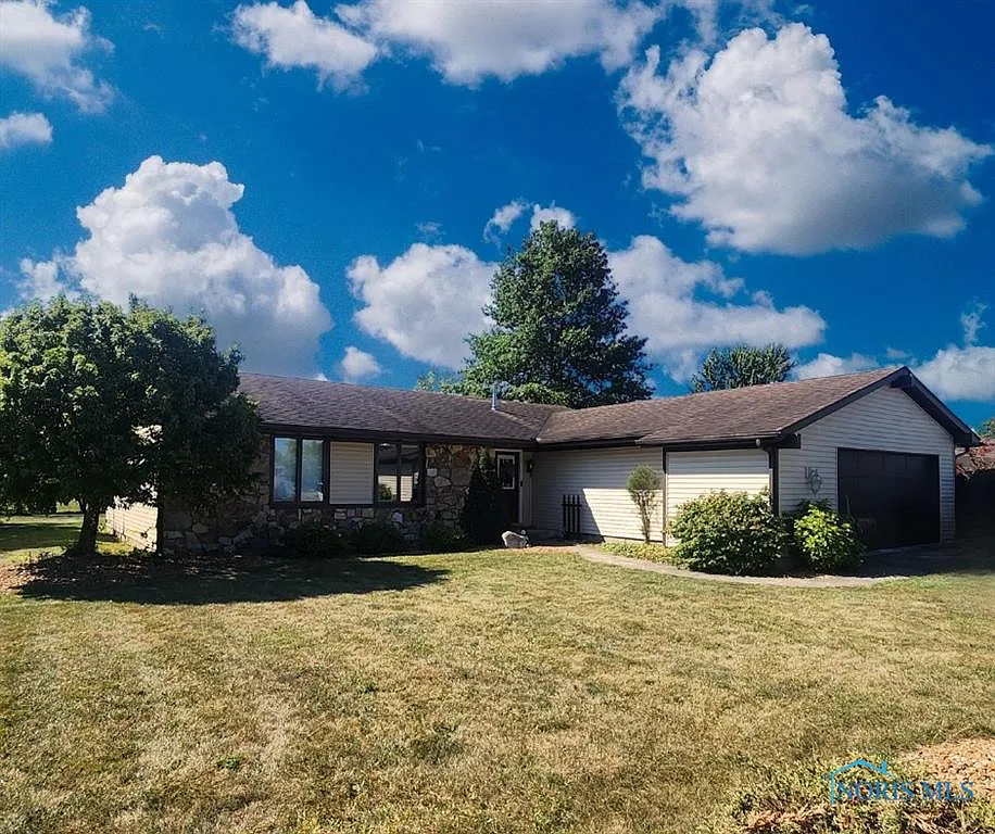 1275 Pinehurst Dr photo 1