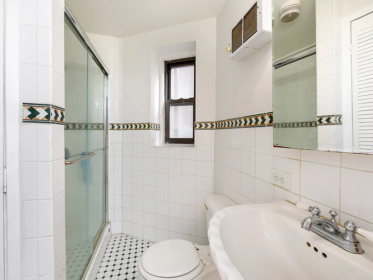 963 1st Ave #3B — Photo 3