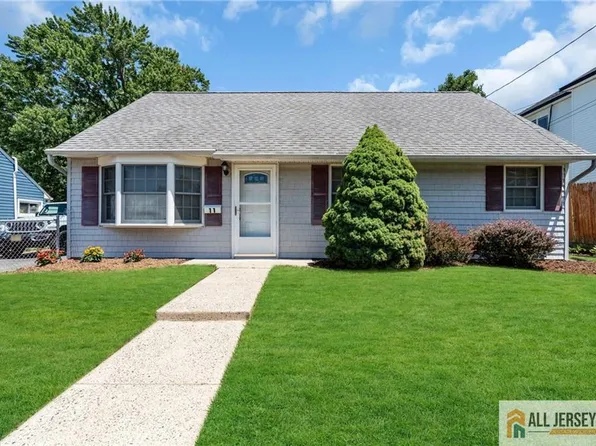 11 Richmond Rd, Edison, NJ 08817