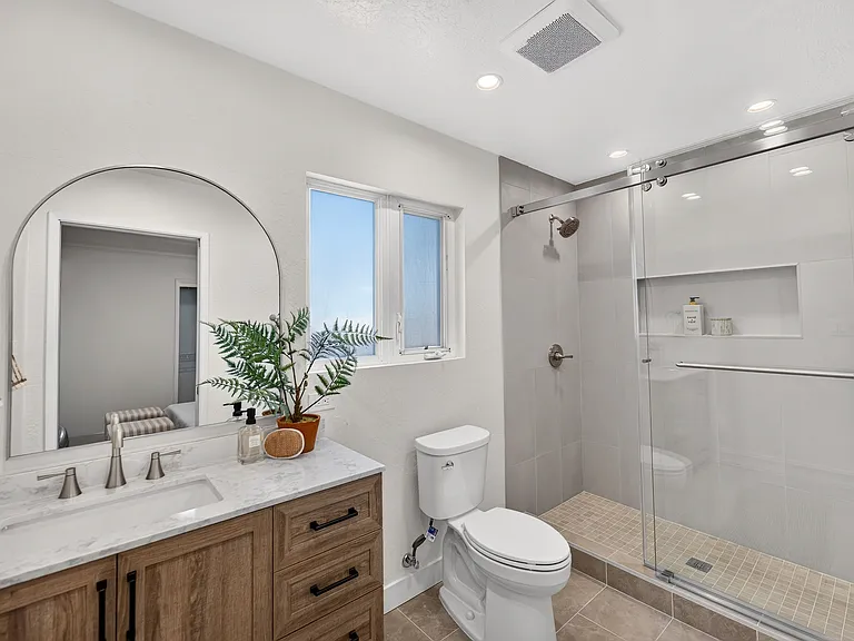 2130 Roenoke Way — Photo 8