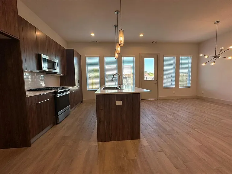6804 Troya Ln — Photo 4
