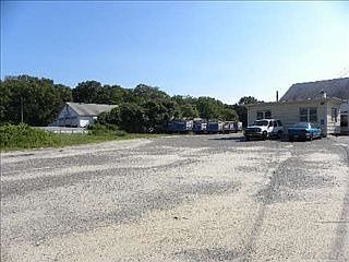 4th image of 845 Raynor Ave