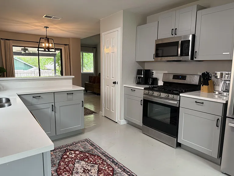 Thompkins Dr — Photo 8