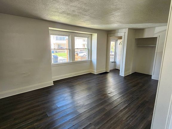 5th image of 2057 W 99th St