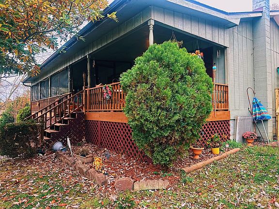 3rd image of 205 Fairfield Dr