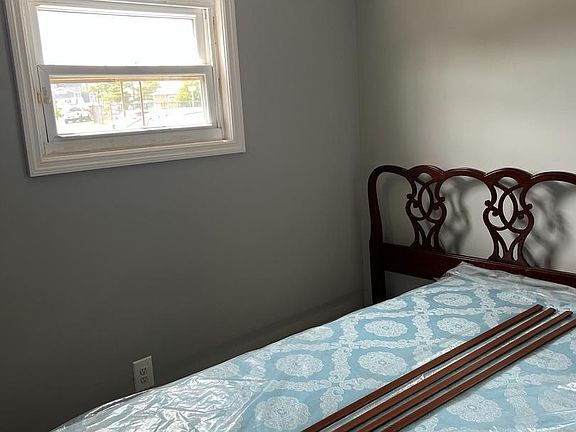 3rd image of 306 W Calabreeze Way