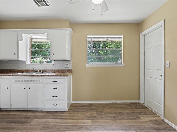 4th image of 644 W Main St