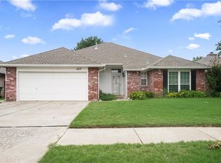 1417 Chimney Hill Rd, Yukon, OK 73099