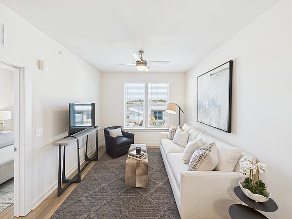 5th image of 215 Florida Ave #1503