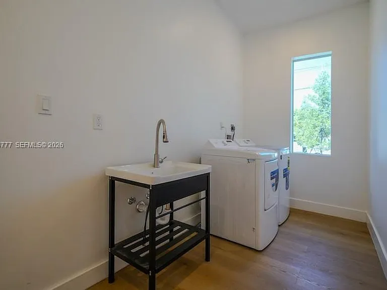 112 NW 24th Ct — Photo 17
