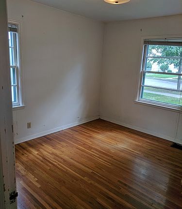 5th image of 837 19th Ave SE