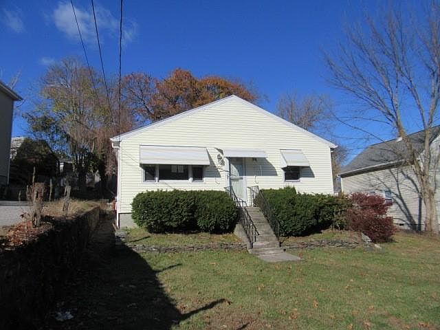 1st image of 220 Maplewood Ave