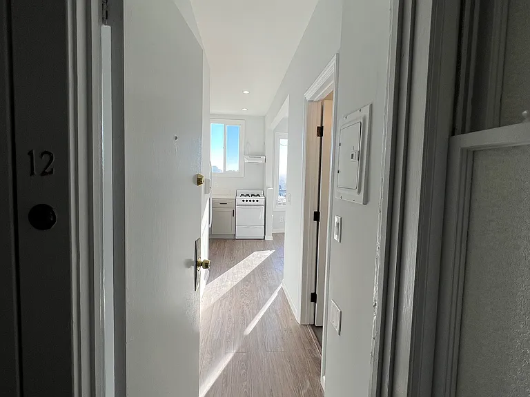 1711 Leavenworth St #12 — Photo 8