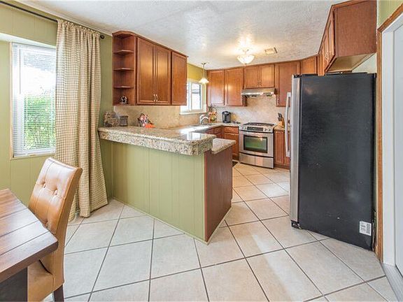 5th image of 326 Reta Dr