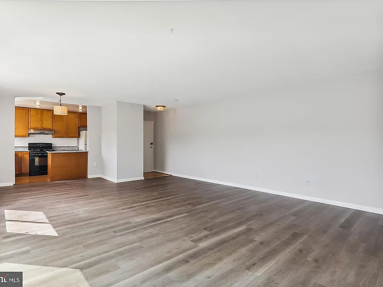 10631 Montrose Ave #M-202 — Photo 9