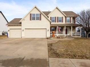 818 High Point Dr SW, Cedar Rapids, IA 52404