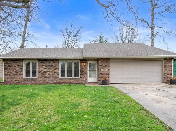 210 W Skyway Dr, Muncie, IN 47303