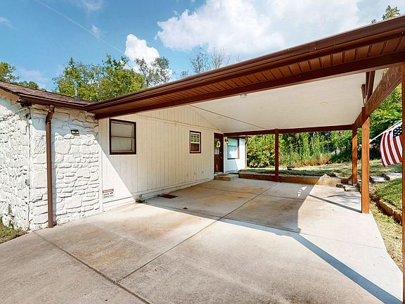 3rd image of 1392 Fairview Blvd