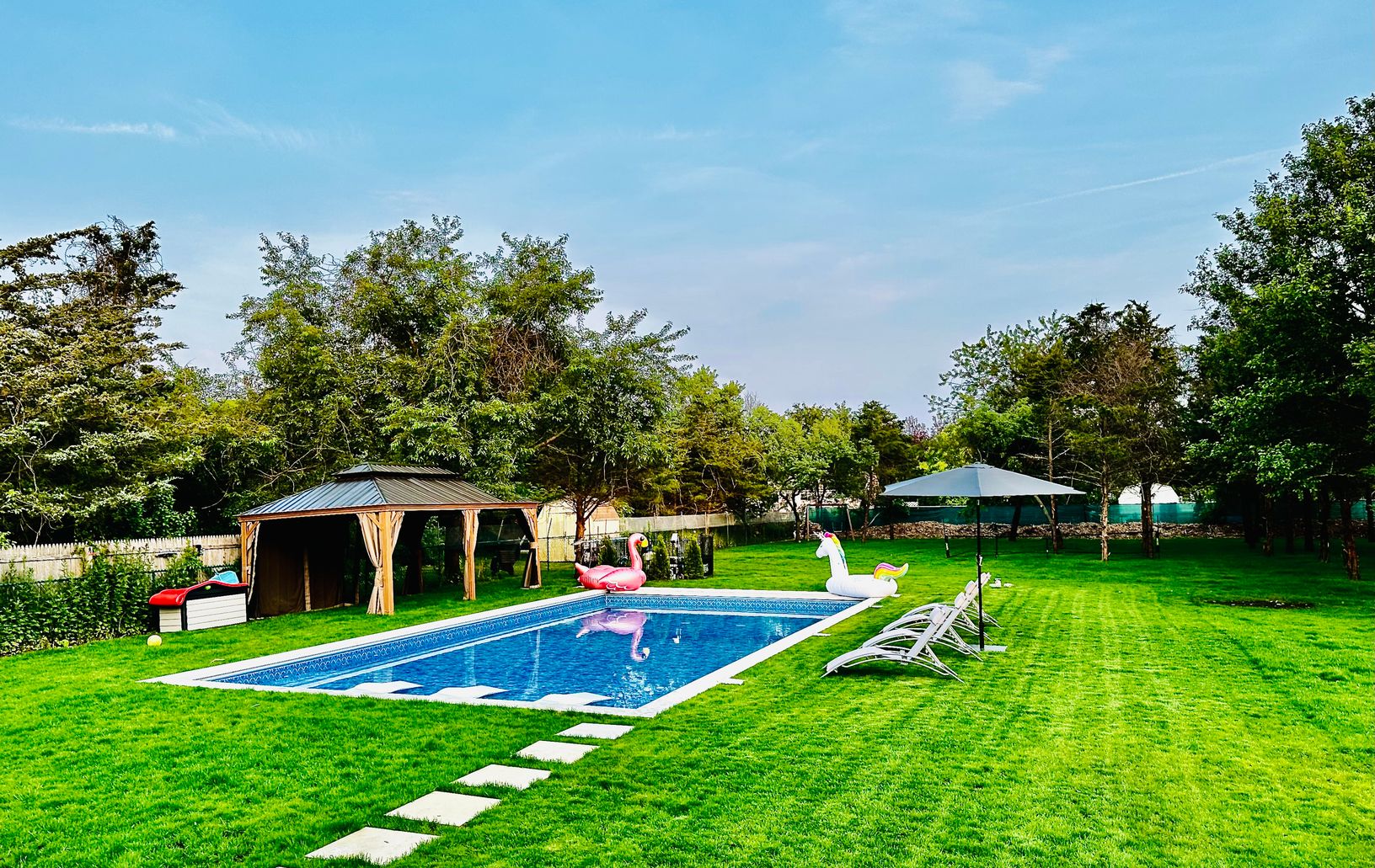 Amazing heathed pool, salt water, and electric cover