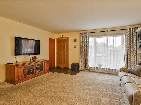 3rd image of 2668 East Blvd