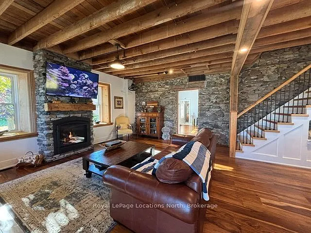 448 Grandview Dr — Photo 4