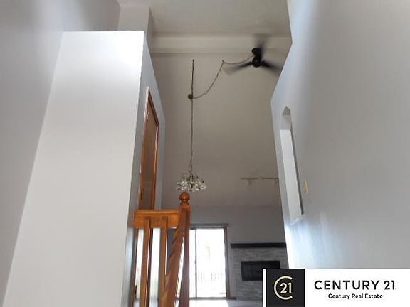 2nd image of 3518 Comstock Ave