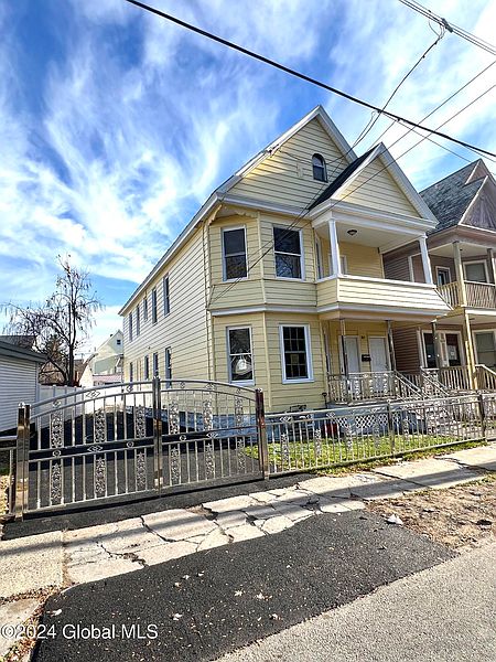 2nd image of 801 Grant Avenue