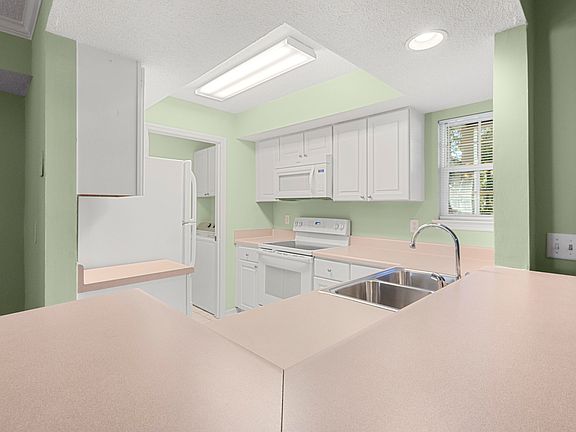 3rd image of 1854 Montclair Dr Unit A