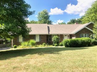 2979 E Melbourne Rd, Springfield, MO 65804