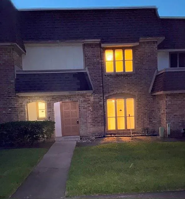 3 bed, 2.5 bath, 1850 sqft, $1,900 — Photo 2