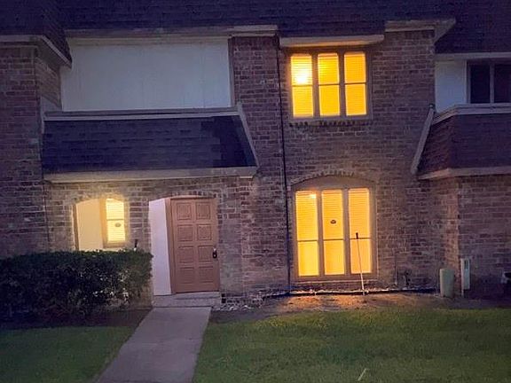 2nd image of 2917 Nottingham Ln
