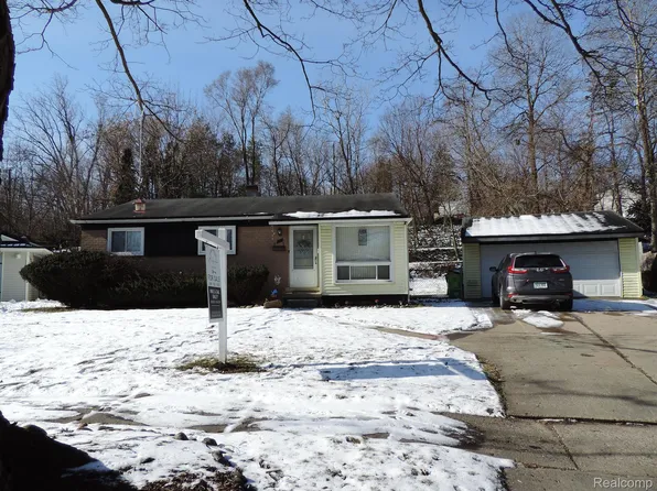 801 Bishop St, Milford, MI 48381