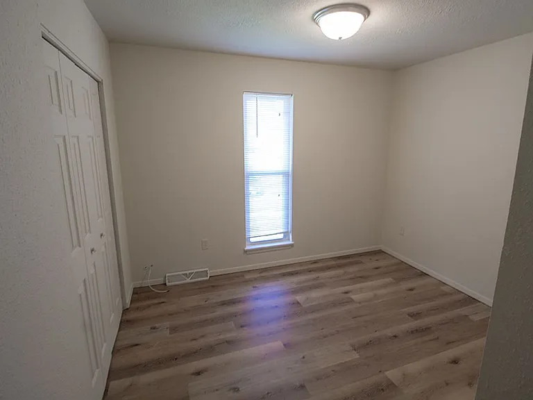 1007 W Ash St — Photo 16