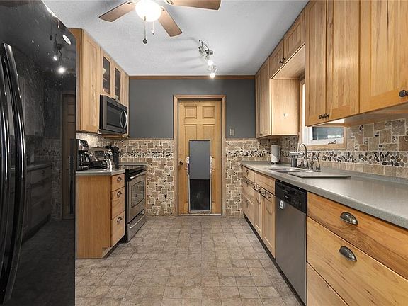 3rd image of 8419 Ward Pkwy