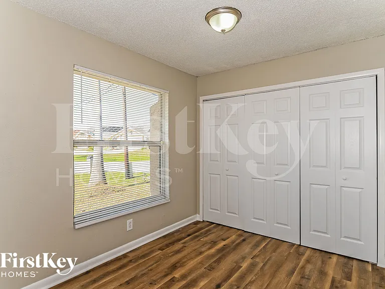 325 NE 23rd Ave — Photo 15