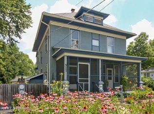 517 S Jefferson St, Woodstock, IL 60098