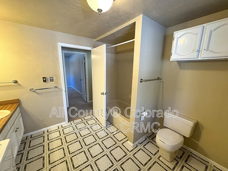 931 Kings Crown Rd — Photo 30