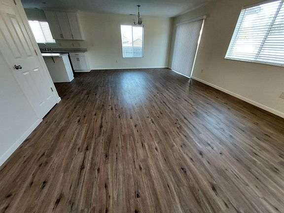 4th image of 301 Drake St