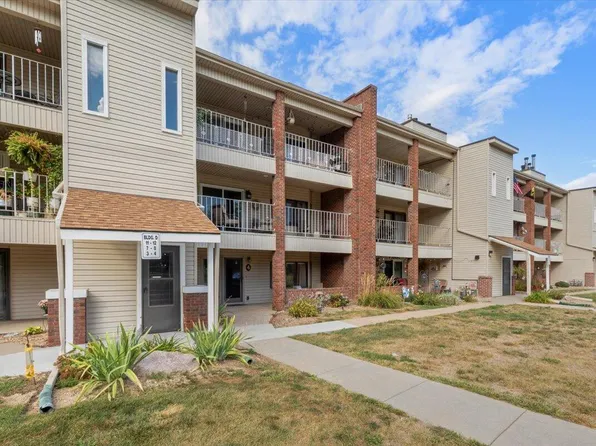 8 Lakeshore Ct, Council Bluffs, IA 51501